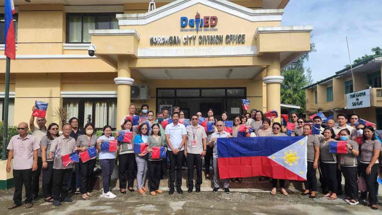 Ayala Foundation’s #MagingMagiting Campaign Donates Philippine Flags to Borongan City Schools