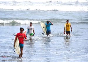 Read more about the article ABOY, ELECHO SHINE IN DAY 1 OF 4TH VISAYAS SURFING CUP