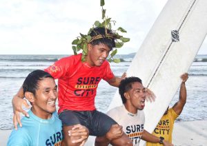 Read more about the article ESQUIVEL FAN CALVO, JR, BAGS MEN’S LONGBOARD TITLE IN 4TH VISAYAS SURFING CUP