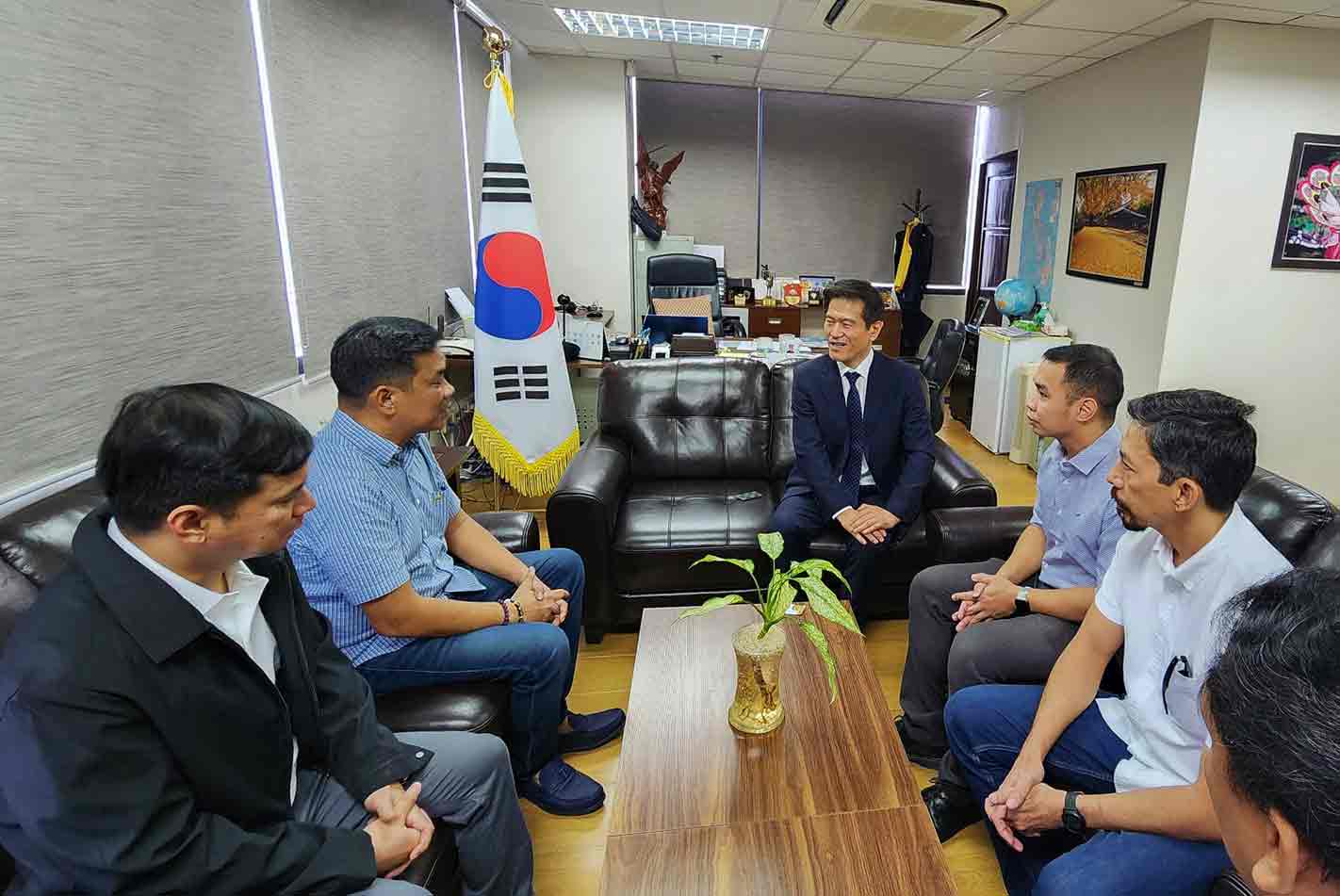 You are currently viewing BORONGAN CITY OFFICIALS EXPLORE COLLABORATIVE OPPORTUNITIES WITH KOREAN CONSULATE TO ENHANCE DEVELOPMENT